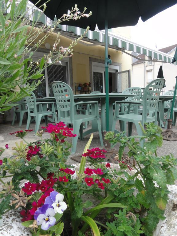 Cafe Hotel De La Gare Champagnole Exteriér fotografie