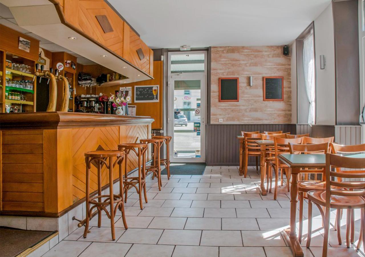 Cafe Hotel De La Gare Champagnole Exteriér fotografie